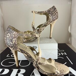 Michael Kors Tan and Cream Heels with Elegant Design